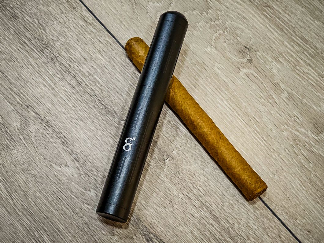 Cigar and protective case from Sisuman